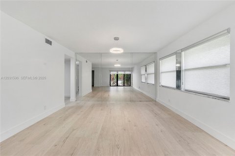 Touwnhouse à louer à Weston, Floride: 3 chambres, 181.16 m2 № 2078590 - photo 8