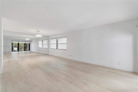 Touwnhouse à louer à Weston, Floride: 3 chambres, 181.16 m2 № 2078590 - photo 5
