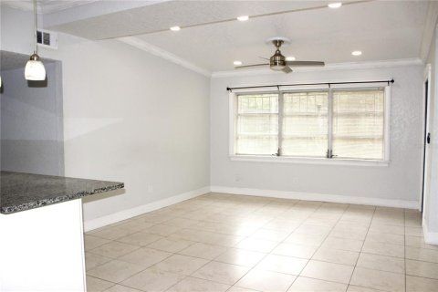 Villa ou maison à vendre à Tampa, Floride: 3 chambres, 117.52 m2 № 2321644 - photo 11