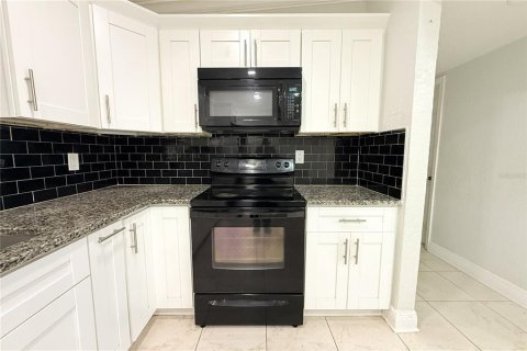 Villa ou maison à vendre à Tampa, Floride: 3 chambres, 117.52 m2 № 2321644 - photo 23