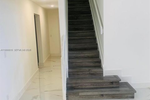 House in Plantation, Florida 4 bedrooms, 181.72 sq.m. № 2050713 - photo 4