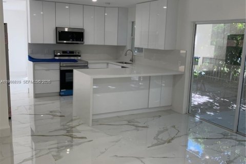 House in Plantation, Florida 4 bedrooms, 181.72 sq.m. № 2050713 - photo 3