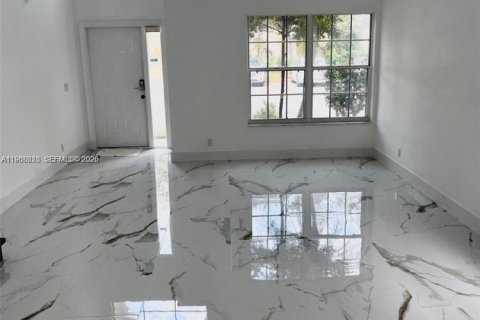 House in Plantation, Florida 4 bedrooms, 181.72 sq.m. № 2050713 - photo 2