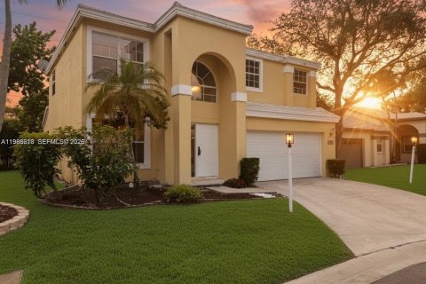 House in Plantation, Florida 4 bedrooms, 181.72 sq.m. № 2050713