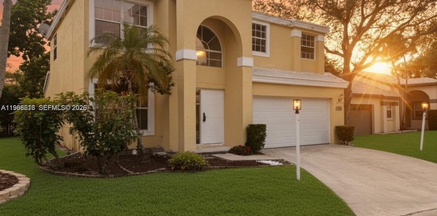 House in Plantation, Florida 4 bedrooms, 181.72 sq.m. № 2050713