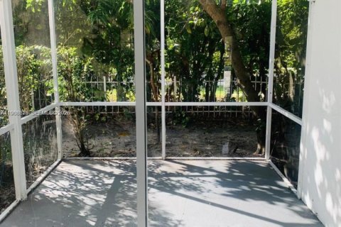 House in Plantation, Florida 4 bedrooms, 181.72 sq.m. № 2050713 - photo 10