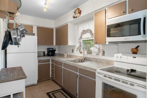 Купить виллу или дом в Спринг-Хилл, Флорида 7 комнат, 102.84м2, № 1775697 - фото 13