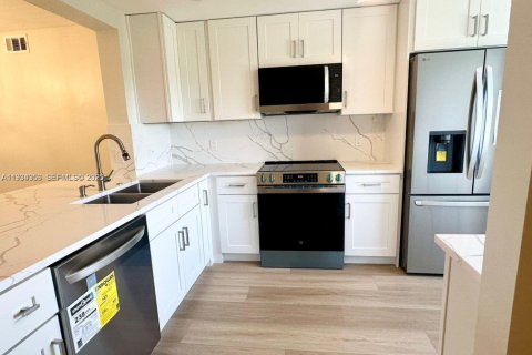 Condo in Boca Raton, Florida, 2 bedrooms № 1994110 - photo 1