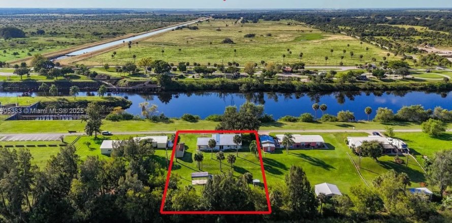 Дом в Мур-Хейвен, Флорида 3 спальни, 149.29м2 № 2006739