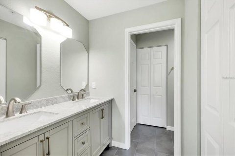 Condo in Venice, Florida, 2 bedrooms  № 1636583 - photo 19