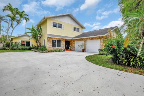 House in Plantation, Florida 5 bedrooms, 224.27 sq.m. № 1632873 - photo 1