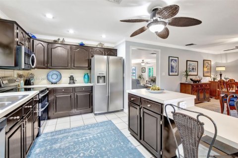 House in Plantation, Florida 5 bedrooms, 224.27 sq.m. № 1632873 - photo 13