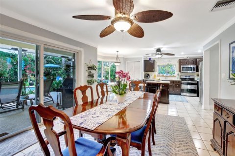 House in Plantation, Florida 5 bedrooms, 224.27 sq.m. № 1632873 - photo 17
