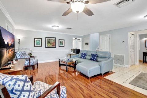 House in Plantation, Florida 5 bedrooms, 224.27 sq.m. № 1632873 - photo 6