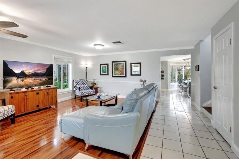 House in Plantation, Florida 5 bedrooms, 224.27 sq.m. № 1632873 - photo 5