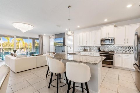 Villa ou maison à vendre à Kissimmee, Floride: 5 chambres, 318.47 m2 № 1886061 - photo 4