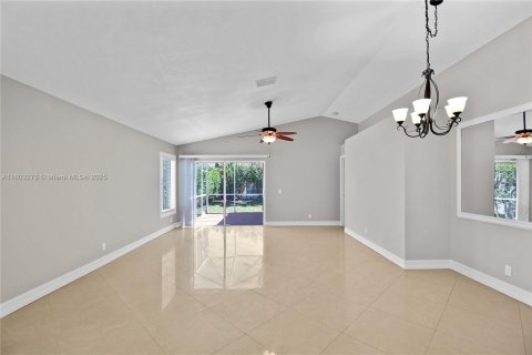 Villa ou maison à vendre à Weston, Floride: 3 chambres, 129.13 m2 № 1741304 - photo 15