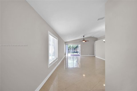 Villa ou maison à vendre à Weston, Floride: 3 chambres, 129.13 m2 № 1741304 - photo 4