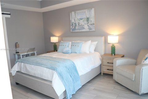 House in Cape Coral, Florida 3 bedrooms, 155.8 sq.m. № 1956380 - photo 16