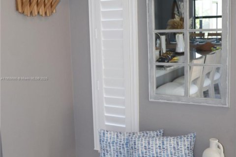 House in Cape Coral, Florida 3 bedrooms, 155.8 sq.m. № 1956380 - photo 13