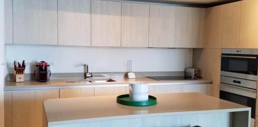 Condominio en Hollywood, Florida, 1 dormitorio  № 2034915