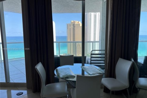 Condominio en venta en Sunny Isles Beach, Florida, 2 dormitorios, 142.14 m2 № 1967911 - foto 4