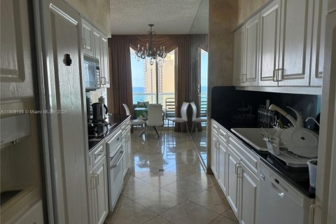 Condominio en venta en Sunny Isles Beach, Florida, 2 dormitorios, 142.14 m2 № 1967911 - foto 5