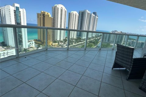 Condominio en venta en Sunny Isles Beach, Florida, 2 dormitorios, 142.14 m2 № 1967911 - foto 2