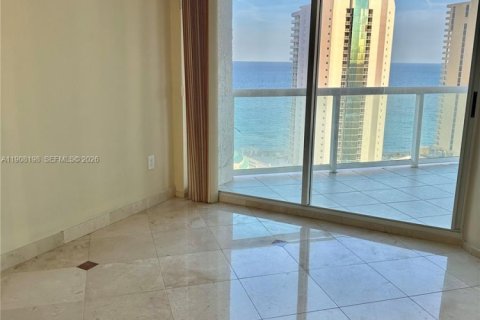 Condo in Sunny Isles Beach, Florida, 2 bedrooms  № 1967911 - photo 13