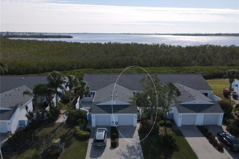 House in Bradenton, Florida 2 bedrooms, 120.03 sq.m. № 1556858 - photo 1