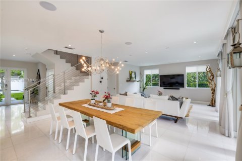 Villa ou maison à vendre à South Miami, Floride: 5 chambres, 346.15 m2 № 2387990 - photo 5