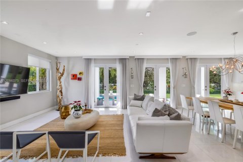 Villa ou maison à vendre à South Miami, Floride: 5 chambres, 346.15 m2 № 2387990 - photo 23