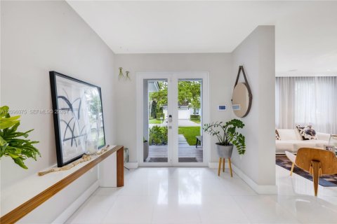 Villa ou maison à vendre à South Miami, Floride: 5 chambres, 346.15 m2 № 2387990 - photo 18
