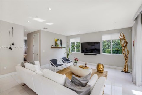 Villa ou maison à vendre à South Miami, Floride: 5 chambres, 346.15 m2 № 2387990 - photo 11