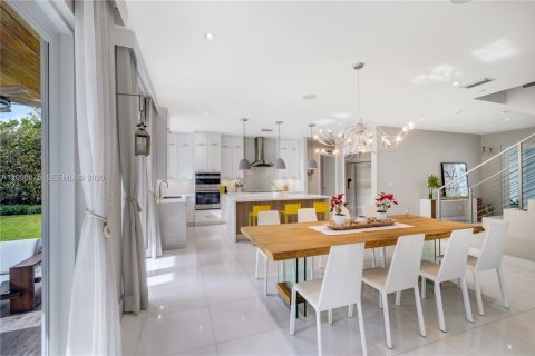 Villa ou maison à vendre à South Miami, Floride: 5 chambres, 346.15 m2 № 2387990 - photo 25