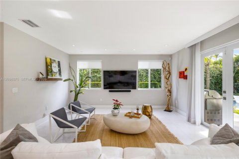 Villa ou maison à vendre à South Miami, Floride: 5 chambres, 346.15 m2 № 2387990 - photo 12