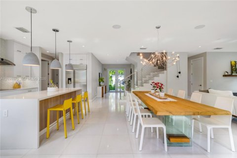 Villa ou maison à vendre à South Miami, Floride: 5 chambres, 346.15 m2 № 2387990 - photo 21