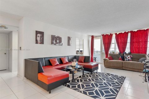 Condominio en venta en Sunny Isles Beach, Florida, 2 dormitorios, 118.45 m2 № 1864782 - foto 10