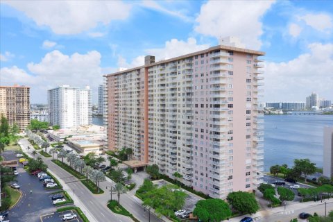 Condominio en venta en Sunny Isles Beach, Florida, 2 dormitorios, 118.45 m2 № 1864782 - foto 27