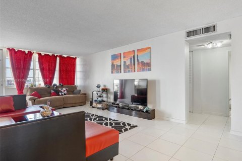 Condominio en venta en Sunny Isles Beach, Florida, 2 dormitorios, 118.45 m2 № 1864782 - foto 14