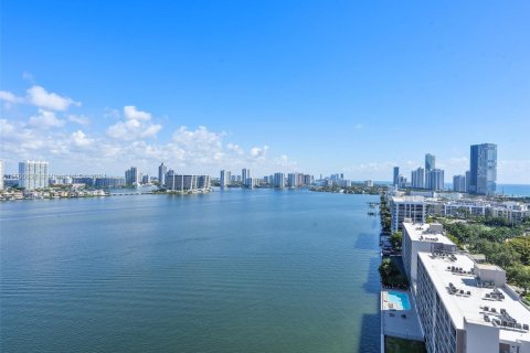 Condominio en venta en Sunny Isles Beach, Florida, 2 dormitorios, 118.45 m2 № 1864782 - foto 6