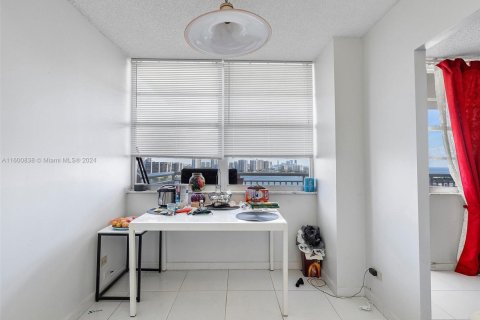 Condominio en venta en Sunny Isles Beach, Florida, 2 dormitorios, 118.45 m2 № 1864782 - foto 23