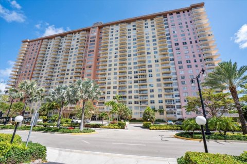 Condominio en venta en Sunny Isles Beach, Florida, 2 dormitorios, 118.45 m2 № 1864782 - foto 25