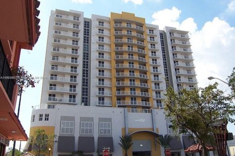 Снять в аренду кондоминиум в Майами, Флорида 1 спальня, 66.52м2, № 1949392 - фото 1