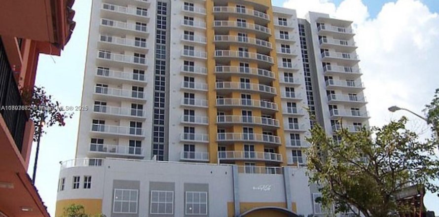 Кондоминиум с 1 спальней в Майами, Флорида № 1949392