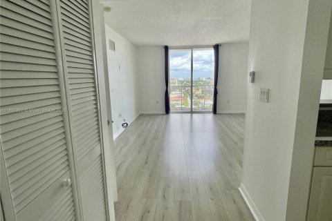 Снять в аренду кондоминиум в Майами, Флорида 1 спальня, 66.52м2, № 1949392 - фото 3