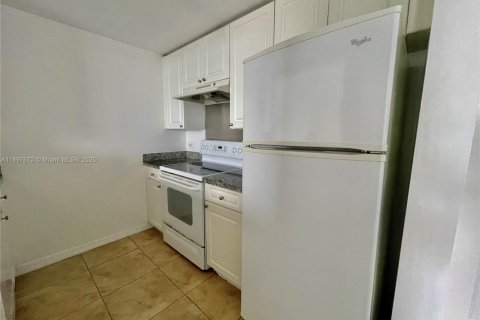 Снять в аренду кондоминиум в Майами, Флорида 1 спальня, 66.52м2, № 1949392 - фото 9