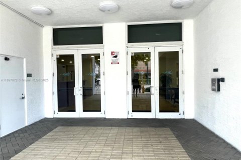 Снять в аренду кондоминиум в Майами, Флорида 1 спальня, 66.52м2, № 1949392 - фото 2