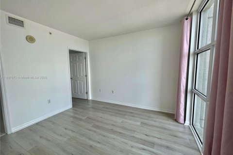 Снять в аренду кондоминиум в Майами, Флорида 1 спальня, 66.52м2, № 1949392 - фото 15