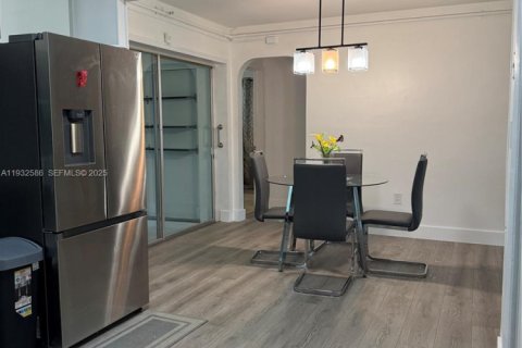 Снять в аренду виллу или дом в Мирамар, Флорида 3 спальни, 139.45м2, № 2034823 - фото 18